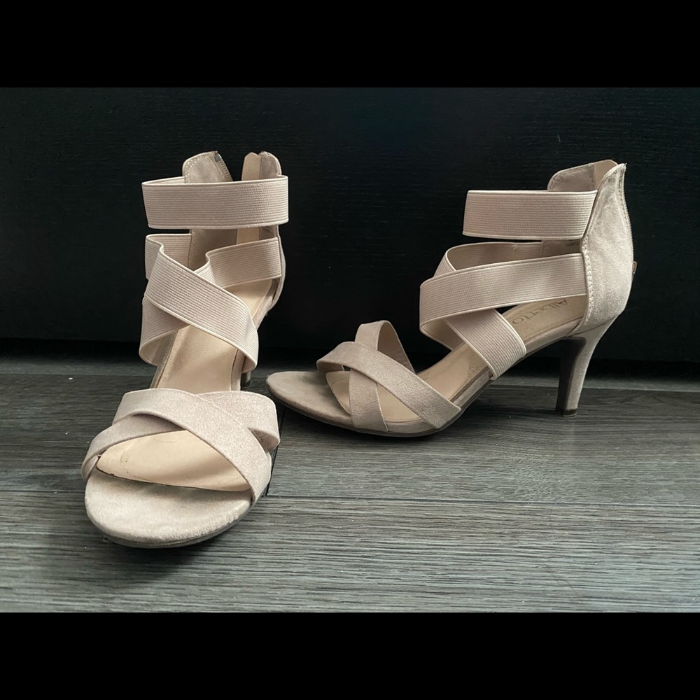 Beige/pink high heels